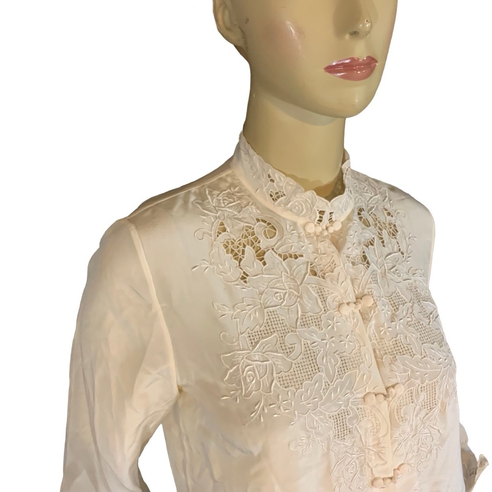 VINTAGE DA FU GUI CREAM SILK HAND-EMBROIDERED BUTTON DOWN BLOUSE (36/M) - Picture 8 of 15
